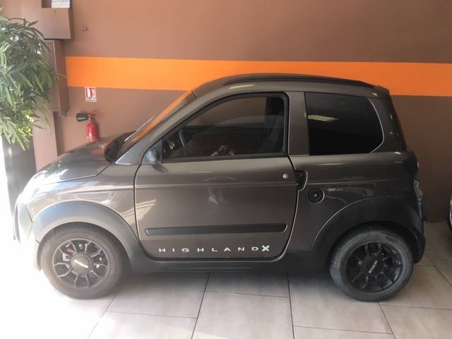 Microcar Mgo x DCI premiere main sans permis